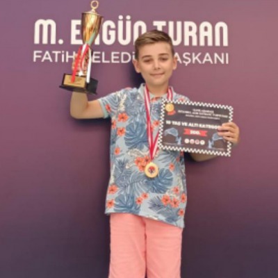 Uluslararası İstanbul Open 10 Yaş Birincisi Gökay BUDAK